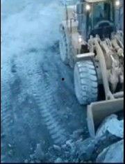 国产铲车工作视频,高效作业，实力见证