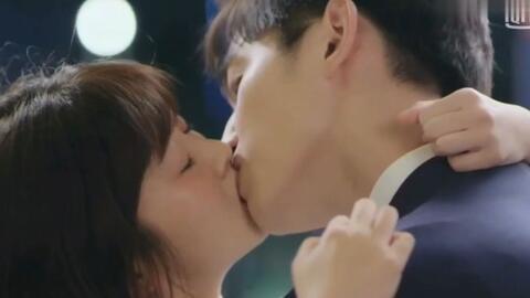 国产动漫女孩吻戏视频,甜蜜吻戏瞬间引爆心动指数  第2张